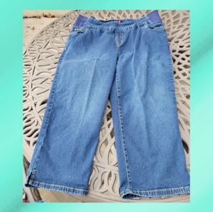 Pull on Woman Within Capri Jeans